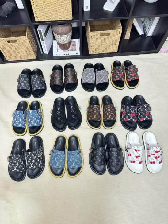 Picture of Louis Vuitton Slippers _SKULVSZ35-46jyq10011169